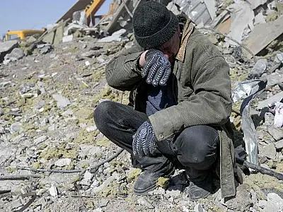 Rússia bombardeia escola que abrigava 400 refugiados, diz Ucrânia