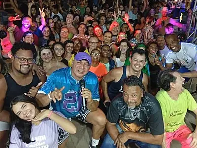 "Dançando na Praça" é atração neste sábado (25) em Guarujá