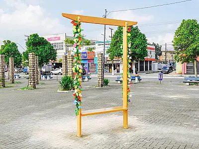 Portal de flores instagramável é instalado no Distrito de Vicente de Carvalho