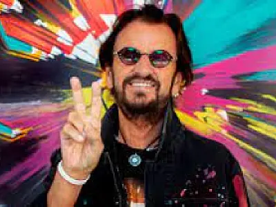 Ringo Starr leva tombo em palco durante show nos Estados Unidos