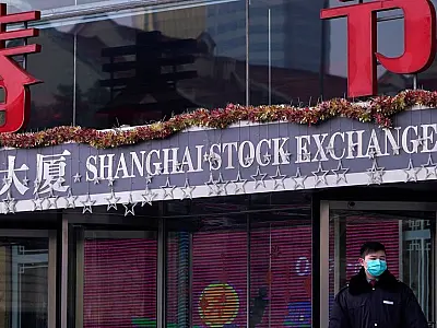 Economia da China se retrai com lockdowns sobre fábricas e varejistas