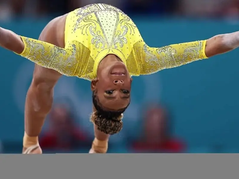 Rebeca é ouro no solo e vira maior medalhista olímpica do Brasil