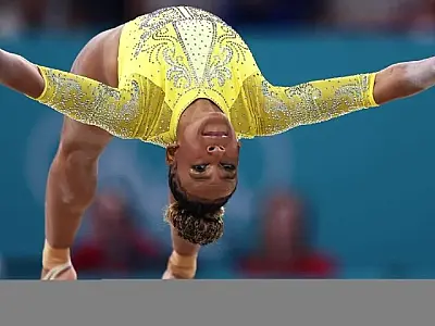 Rebeca é ouro no solo e vira maior medalhista olímpica do Brasil