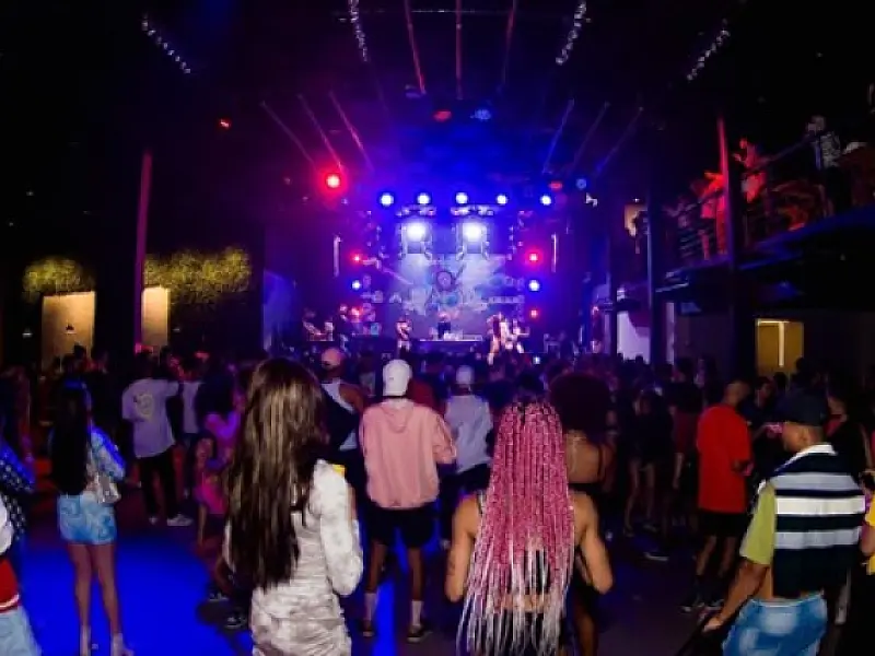 'Pancadão' invade Arena Club com mistura de gêneros musicais, neste sábado (6)