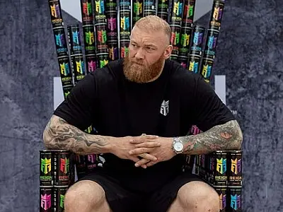 Ator de Game of Thrones encara rival em luta de homens mais fortes do mundo