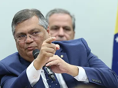 Só teremos escolas seguras com regulação da internet, diz ministro