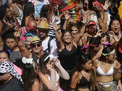 Sete em cada 10 mulheres têm medo de assédio no carnaval