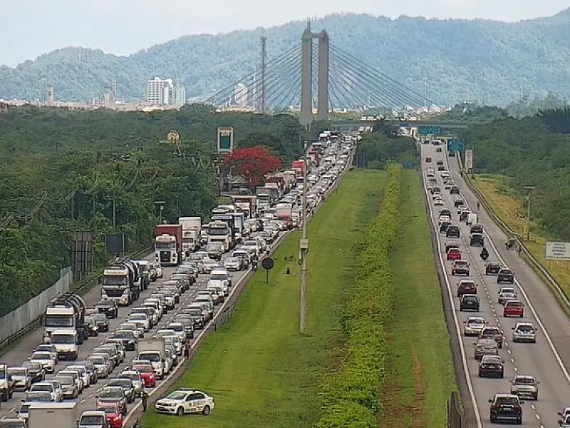 Continuam os congestionamentos nos dois sentidos do Sistema Anchieta-Imigrantes (SAI)