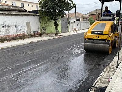 Termina a renovação asfáltica na 20ª rua do bairro do Estuário, em Santos