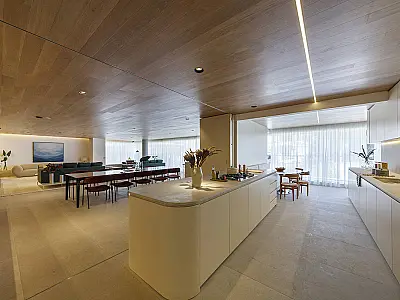 Do apartamento compacto ao alto padrão, cozinha ganha status de área social