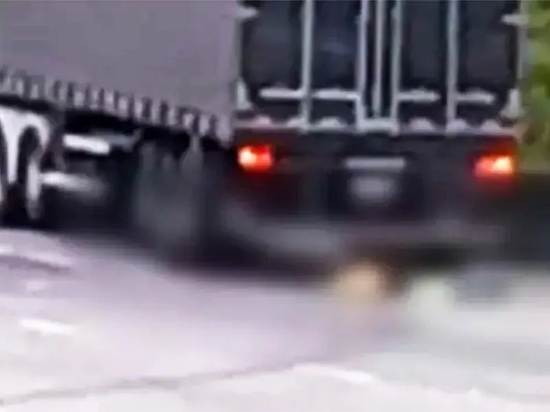 Operadora do pedágio é atropelada por carreta e morre perto do acesso da Anchieta