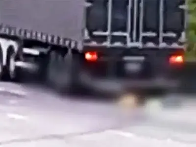 Operadora do pedágio é atropelada por carreta e morre perto do acesso da Anchieta