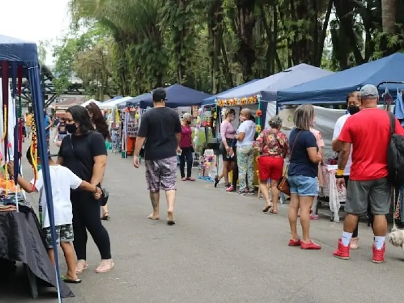Feira de artesãs leva atrações para o Jardim Botânico de Santos