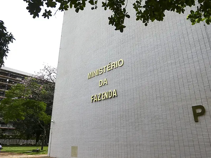 Fazenda aumenta para 2,5% estimativa de crescimento do PIB em 2024