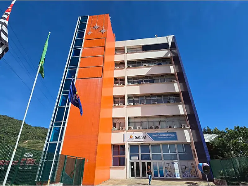 Guarujá abre concurso público para inspetor de alunos e processo seletivo para professor