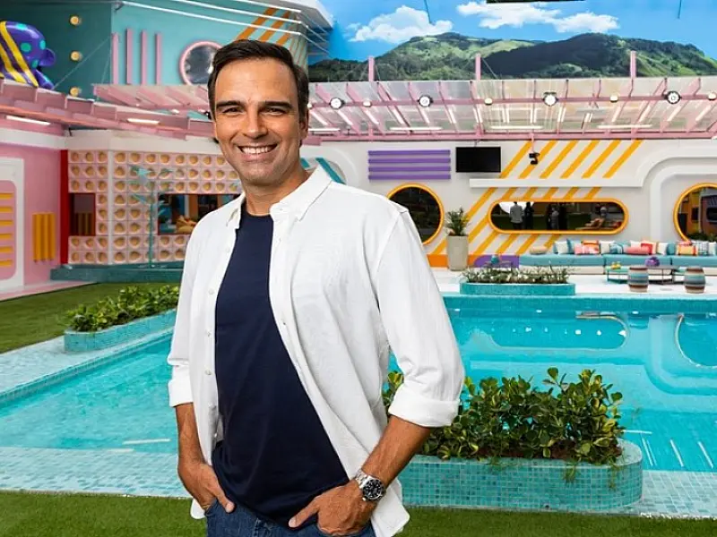 Tadeu Schmidt diz ter liberdade para criar sua forma de apresentar