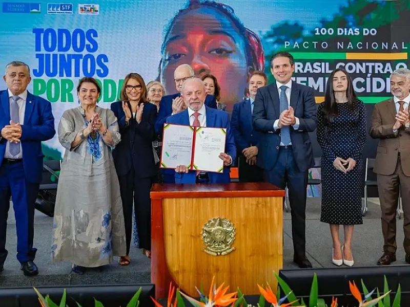 Presidente Lula assina pacote de medidas para ampliar proteção às mulheres e reforçar segurança