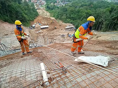 Infraestrutura: Guarujá usa rapel em obras do Morro Barreira do João Guarda