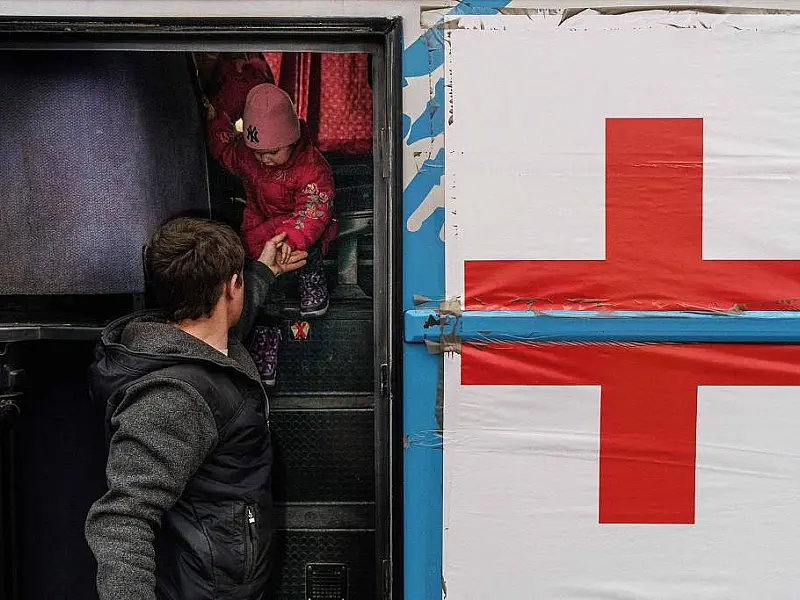 Cruz Vermelha fará nova tentativa de retirar civis de Mariupol