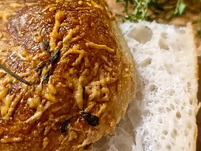 Santista abre micro padaria artesanal para resgatar receitas de pães de longa fermentação