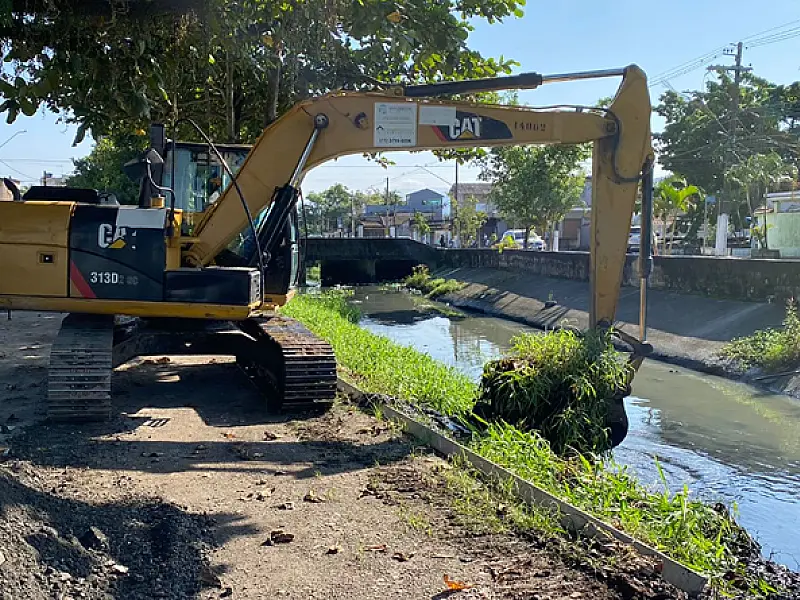 Prefeitura de Guarujá limpa 580 km de canais em oito anos