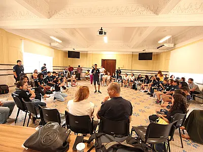 Estudantes conversam com gestores públicos sobre melhorias em escolas de Santos