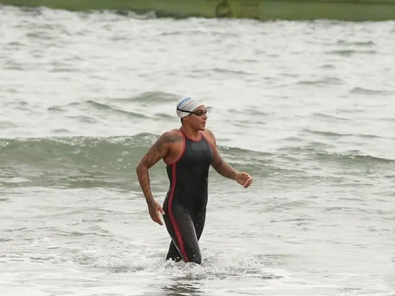Campeã Olímpica Ana Marcela é destaque em desafio no mar santista