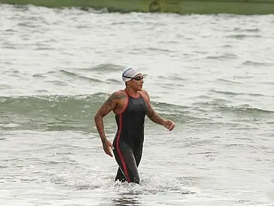 Campeã Olímpica Ana Marcela é destaque em desafio no mar santista