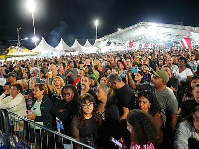 Primeiro fim de semana do Festival do Morango de Mongaguá agitou a Dudu Samba no feriadão