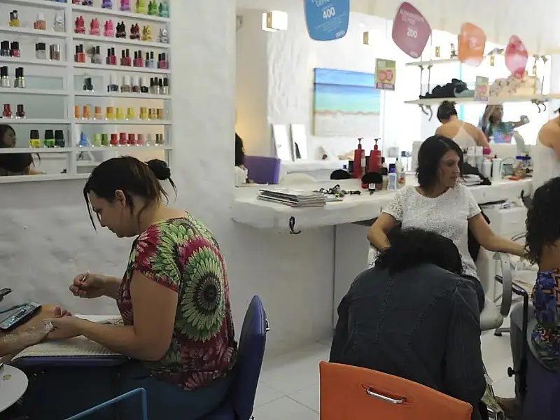 Anvisa proíbe duas substâncias utilizadas em unhas em gel