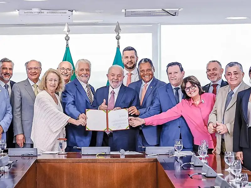 Lula sanciona lei que define revisão de pagamento de serviços do SUS