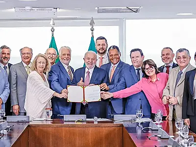 Lula sanciona lei que define revisão de pagamento de serviços do SUS