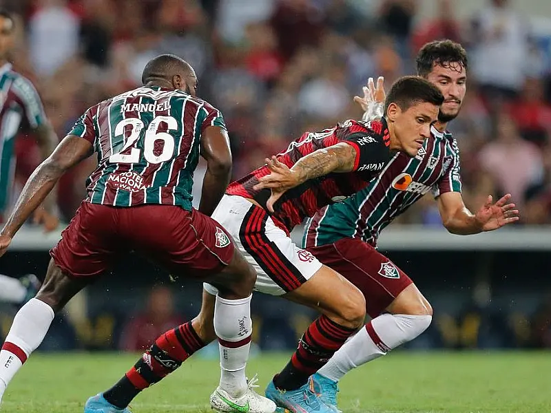 Fluminense e Flamengo jogam no Maracanã pelo título do Carioca