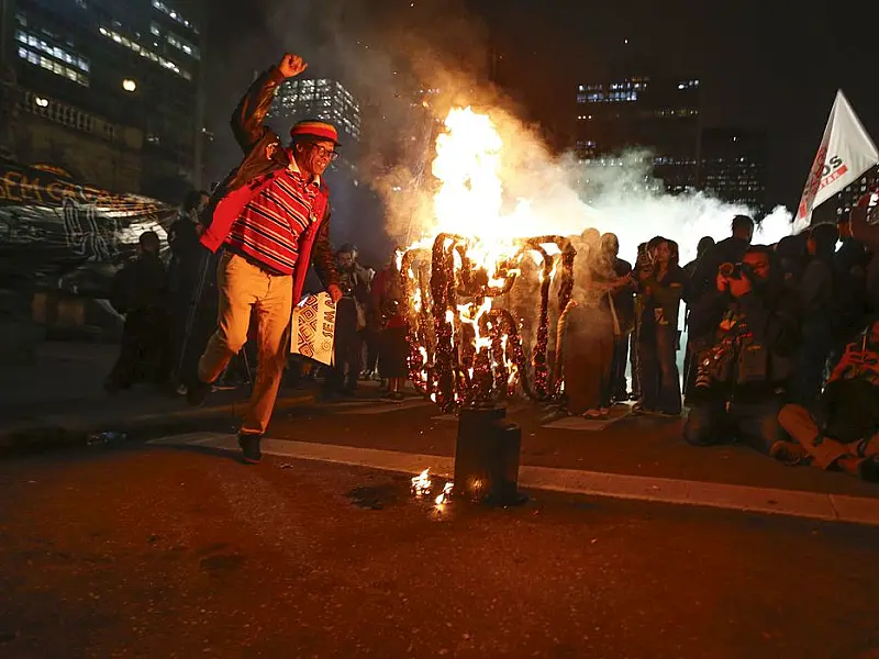 Centro de SP tem manifestação pela tarifa zero no transporte coletivo