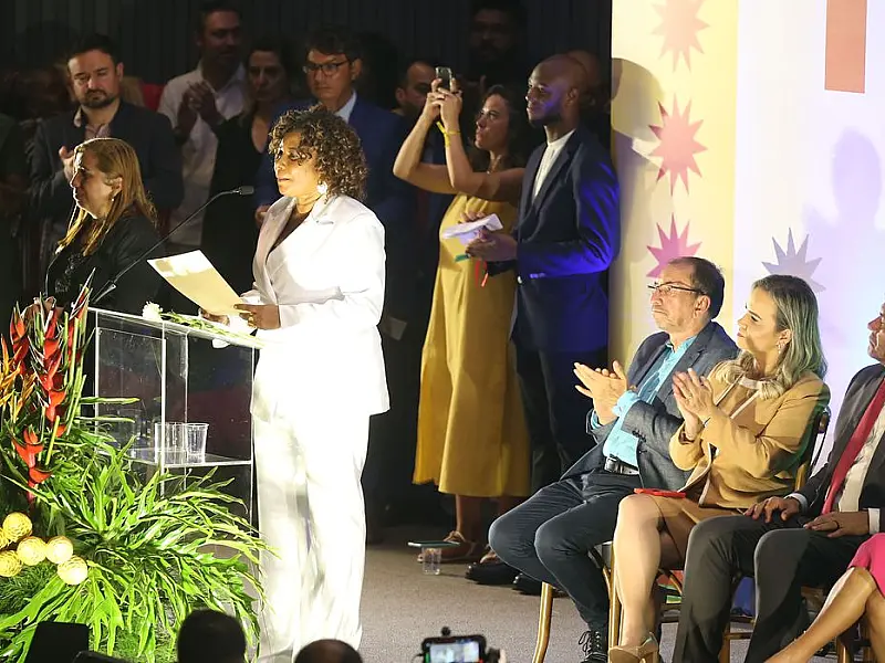 Cultura forte auxilia em áreas como emprego e educação, diz ministra