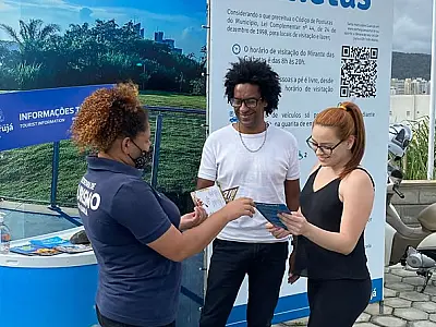 Guarujá capacita estagiários para aprimorar atendimento aos turistas
