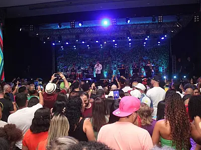 Samba e anúncio de novidades marcam Festa de Lançamento do Santos Carnaval 2024
