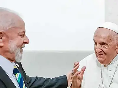 Papa Francisco passou dia sem novas crises respiratórias, diz Vaticano