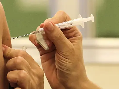 Covid-19: 833 mil idosos ainda não tomaram dose de reforço no Rio