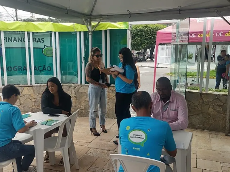 Sicoob UniMais Metropolitana realiza ação de orientação financeira e prestação de serviços