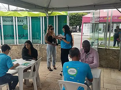 Sicoob UniMais Metropolitana realiza ação de orientação financeira e prestação de serviços