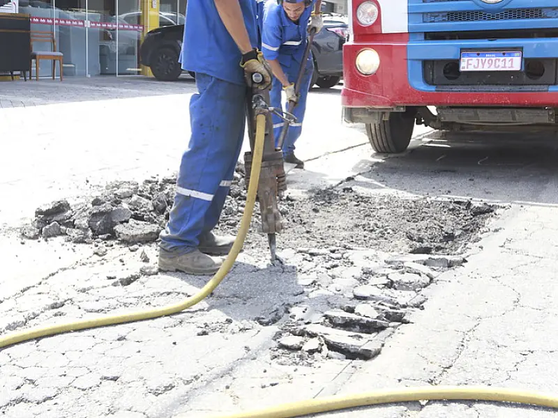 Prefeitura do Guarujá retoma serviços de tapa buraco após chuvas da última semana