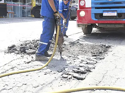 Prefeitura do Guarujá retoma serviços de tapa buraco após chuvas da última semana