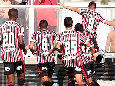 Calleri faz golaço de bicicleta no fim e São Paulo vence o Água Santa