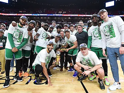 Boston Celtics bate o Miami Heat e conquista a Conferência Leste da NBA