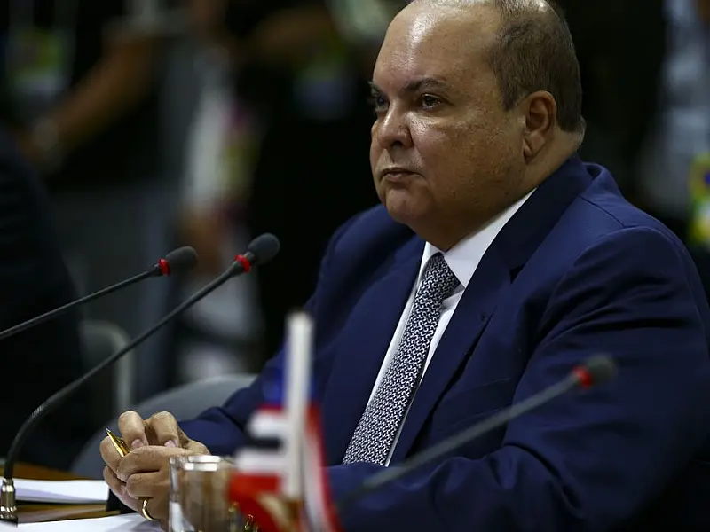 Moraes determina retorno de Ibaneis ao cargo de governador do DF