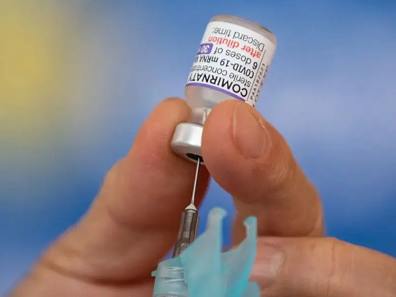 Reforço contra ômicron tem proteção acima de 90% mesmo em quem já teve Covid