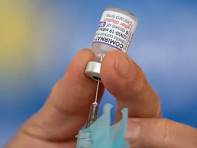 Reforço contra ômicron tem proteção acima de 90% mesmo em quem já teve Covid