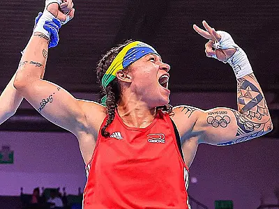 Bia Ferreira vence semi e vai disputar sua 3ª final mundial de boxe