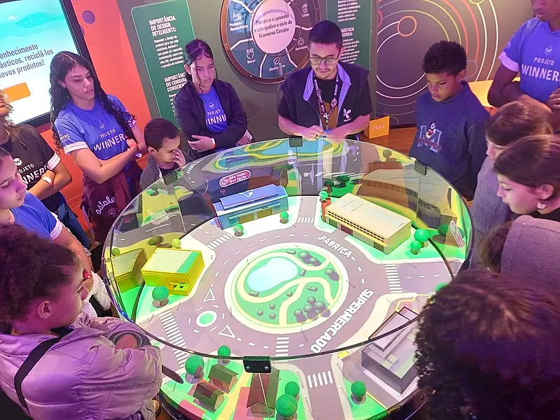 Espaço Economia Circular recebe crianças e jovens de comunidade de São Vicente